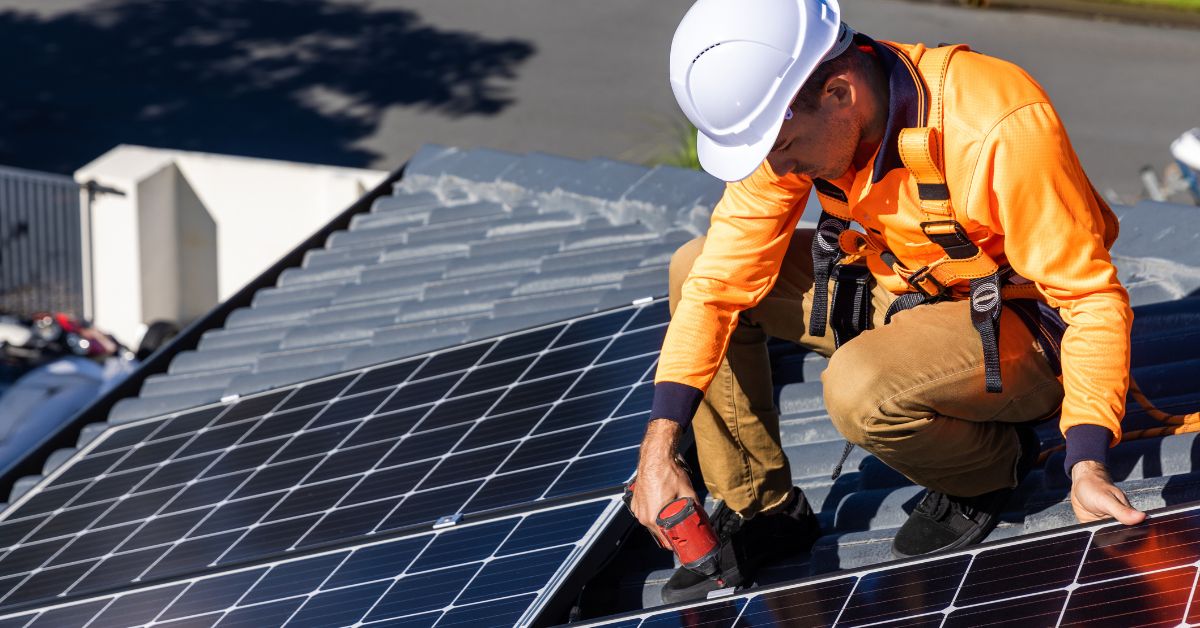 Kitar Semula Panel Solar di Malaysia — Proses, Cabaran, dan Nilai Logam Yang Tersembunyi